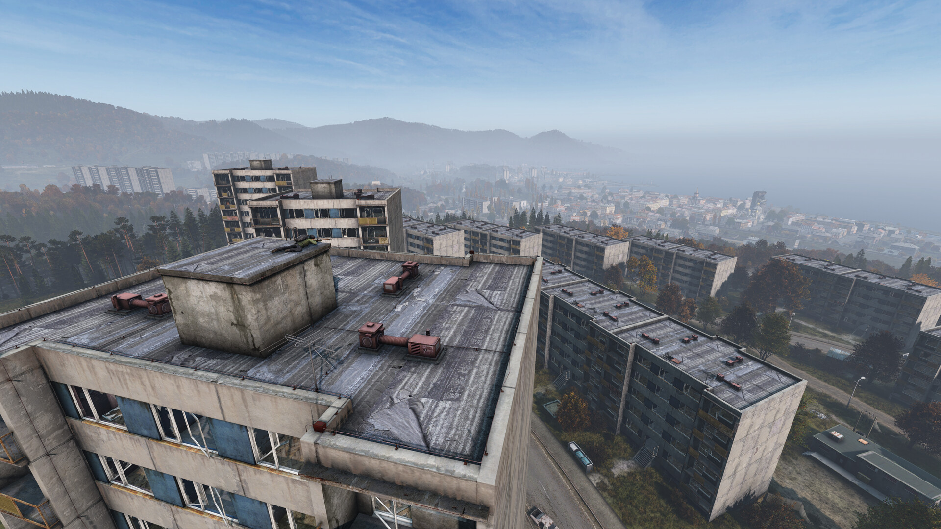 Крыша многоэтажки над городом Chernarus